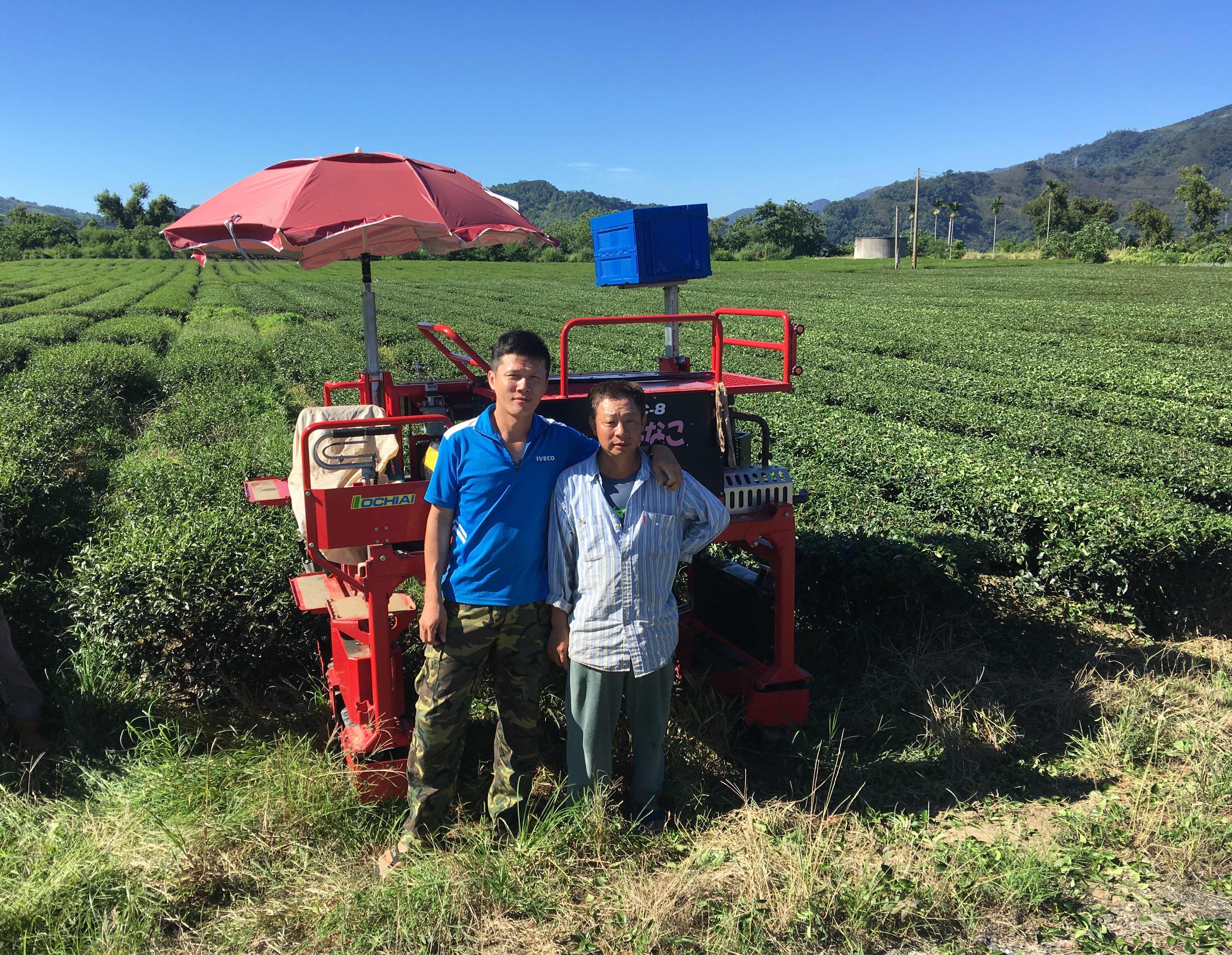 東臺灣首位導入乘坐式採茶機-龍芳茶園廖坤金先生